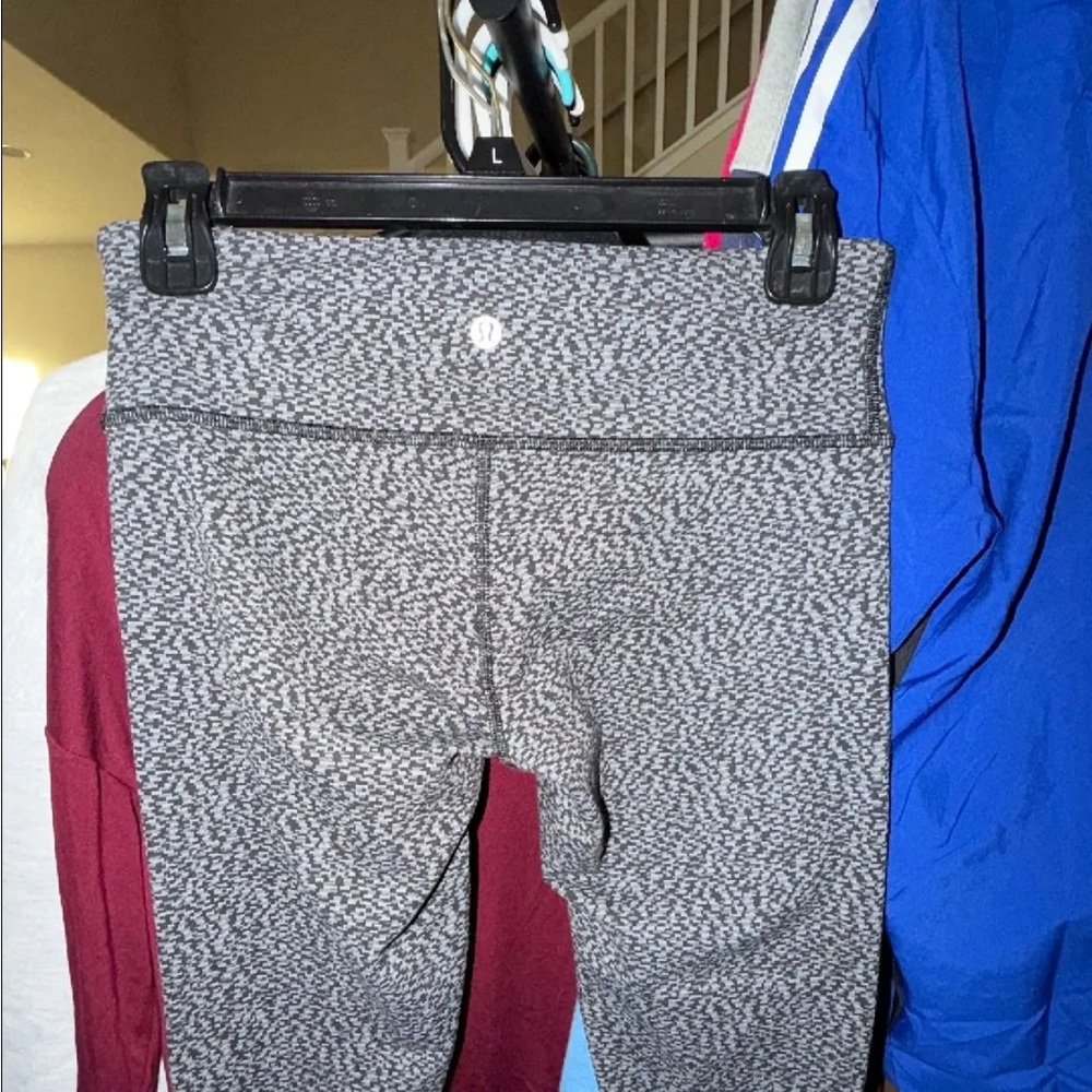Lululemon Gray Cropped Leggings Size 6